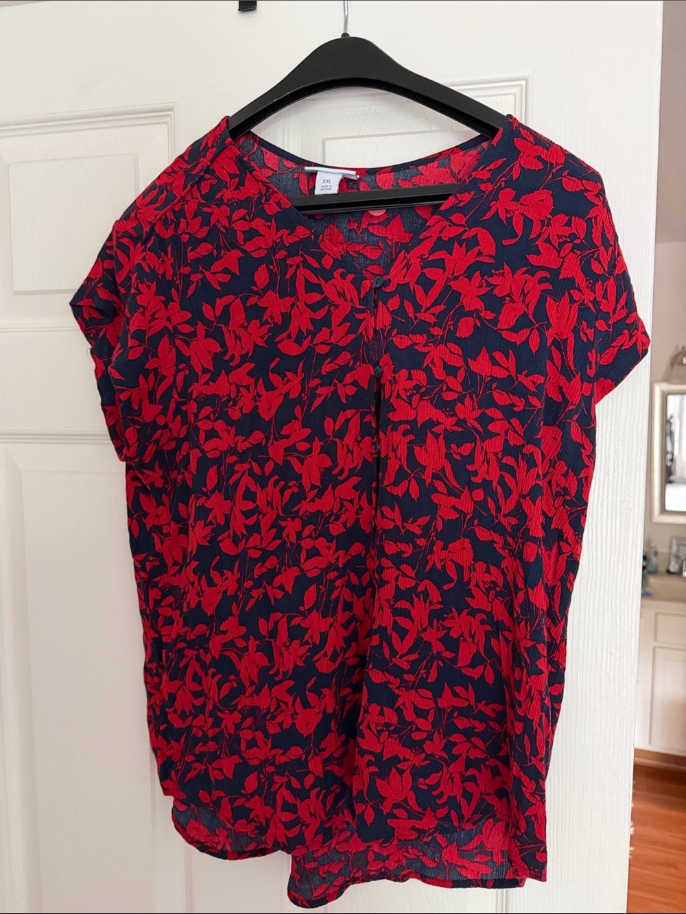 Liz Claiborne Navy & Red Floral Short-Sleeve Blouse